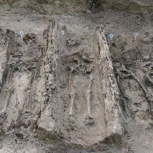 На Рівненщині розкопали заасфальтовану могилу воїнів УПА