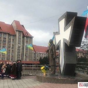 Мер Франківська планує встановити пам’ятник Бандері, неподалік кордону з Росією